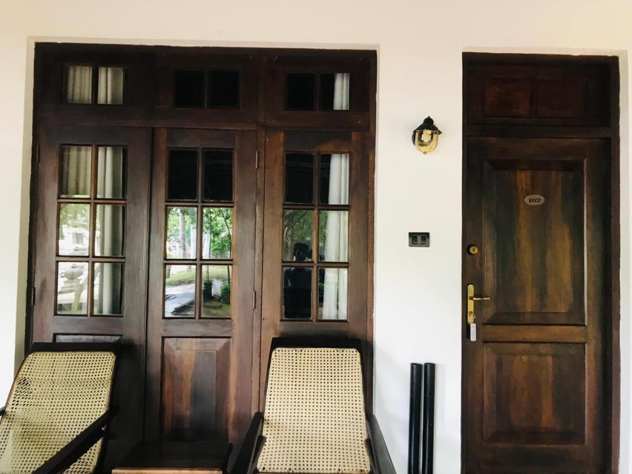 Palm Garden Village Hotel Anuradhapura Exteriör bild