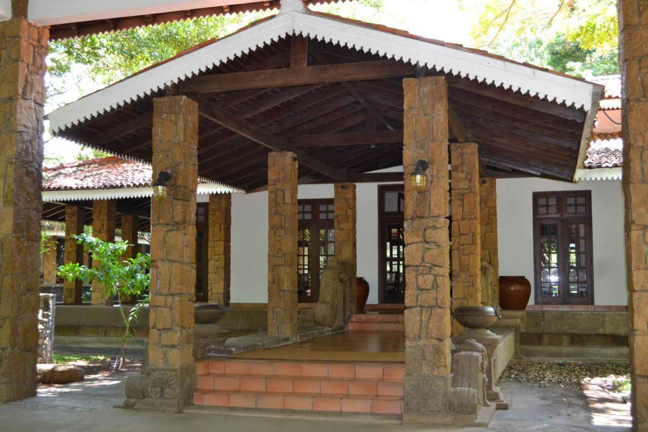 Palm Garden Village Hotel Anuradhapura Exteriör bild
